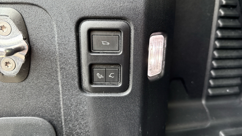 Land Rover Defender 90 Diesel 3.0 D200 Hard Top Auto